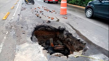 Se formó un socavón en