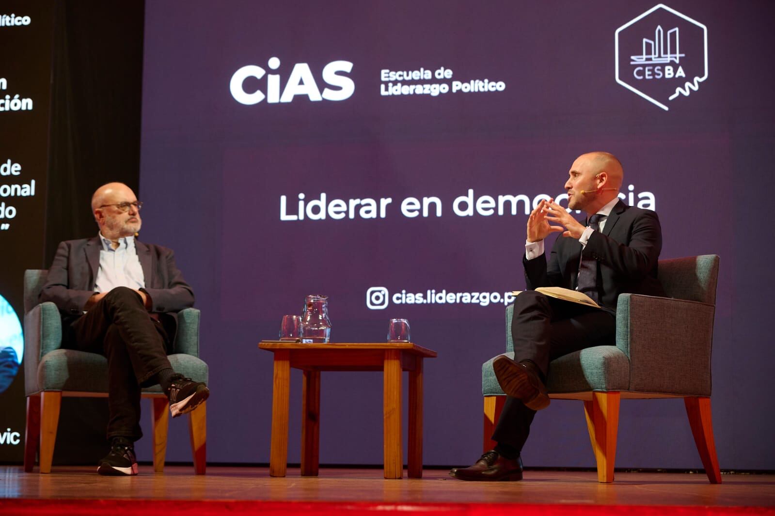 El economista Branko Milanović y el exministro Martín Guzmán dialogan en la sede del CIAS en Buenos Aires sobre la transformación del orden económico multipolar.