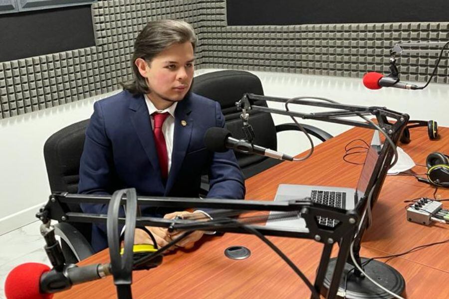 El hijo de Jorge Barón, desde el entorno universitario y mediante sus actividades extracurriculares, ha dejado clara su inclinación por la vida política - crédito: @@JorgeEBaron/X