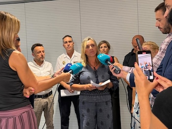 15/08/2026 La alcaldesa de Granada, Marifrán Carazo, atiende a los medios de comunicación para informar de la repercusión del terremoto de magnitud 5 de este sábado que ha hecho temblar a la capital y su área metropolitana.
POLITICA ANDALUCÍA ESPAÑA EUROPA GRANADA
AYUNTAMIENTO DE GRANADA