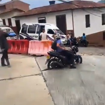 El hombre se desplazaba a bordo de una motocicleta de marca Yamaha - crédito Captura de video