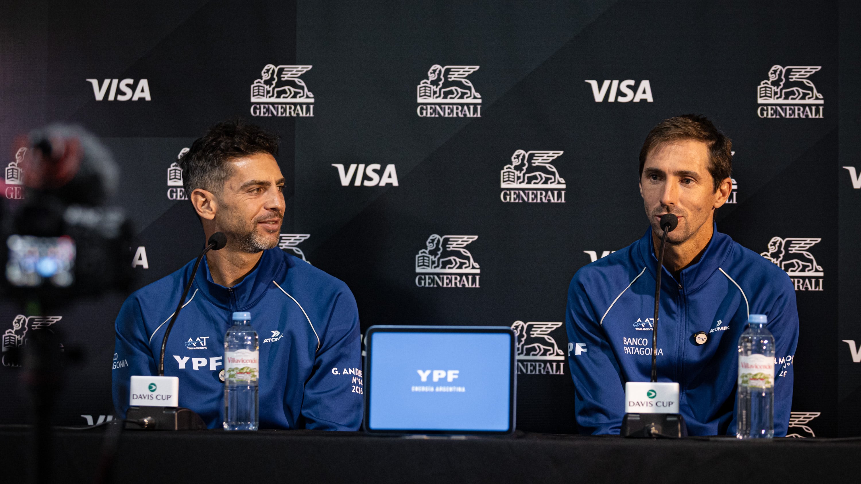 Guido Andreozzi y Andrés Molteni durante la conferencia de prensa en la previa del duelo ante Turquía por el Grupo Mundial I de Copa Davis (Crédito: Prensa AAT)