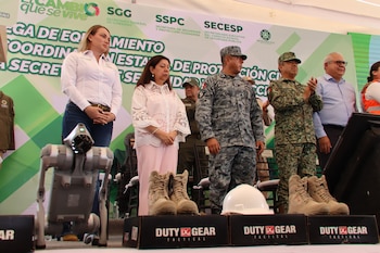 El gobierno estatal incorpora dispositivos tecnológicos pioneros para apoyar patrullajes, vigilancia y reconocimiento en la Feria Nacional Potosina y zonas estratégicas; la estrategia incluye la llegada de androides y vehículos tácticos. Crédito: Especial