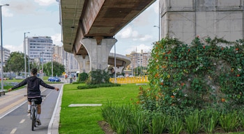 El avance de los nueve grupos de obra varía del 57% al 96%, destacando el progreso por encima de las metas previstas en varios tramos - crédito IDU