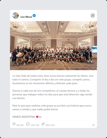 Publicación de red social del perfil de Leo Messi con una foto grupal de la Selección Argentina, cuerpo técnico en un salón, y texto de pie de foto