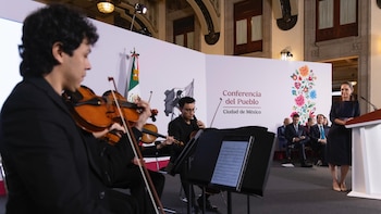 Claudia Sheinbaum ameniza ‘La Mañanera’ con orquesta sinfónica tras hablar sobre violencia en redes y ataque escolar en Torreón