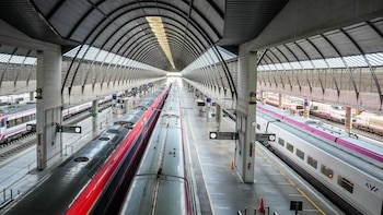 Tripulantes de AVE y larga