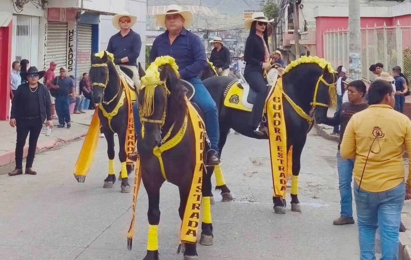 Mario Estrada Ruano participó en el Desfile Hípico de Jalapa junto a la Cuadra Estrada y la agrupación Comunidad Elefante. (Redes Sociales)