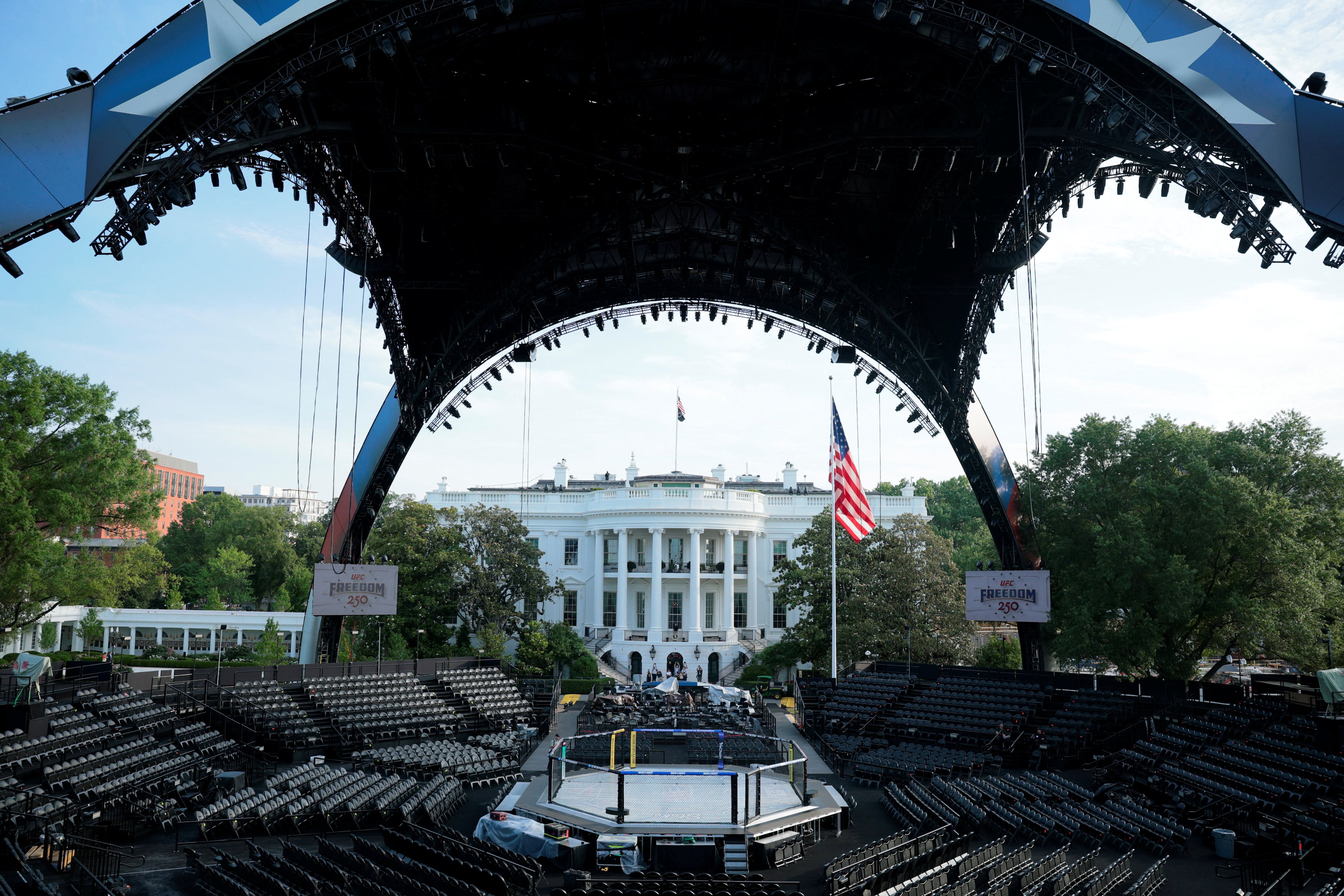 UFC Freedom 250 en la Casa Blanca afronta riesgo de calor, humedad y tormentas eléctricas que pueden alterar la cartelera del domingo (REUTERS/Evan Vucci)