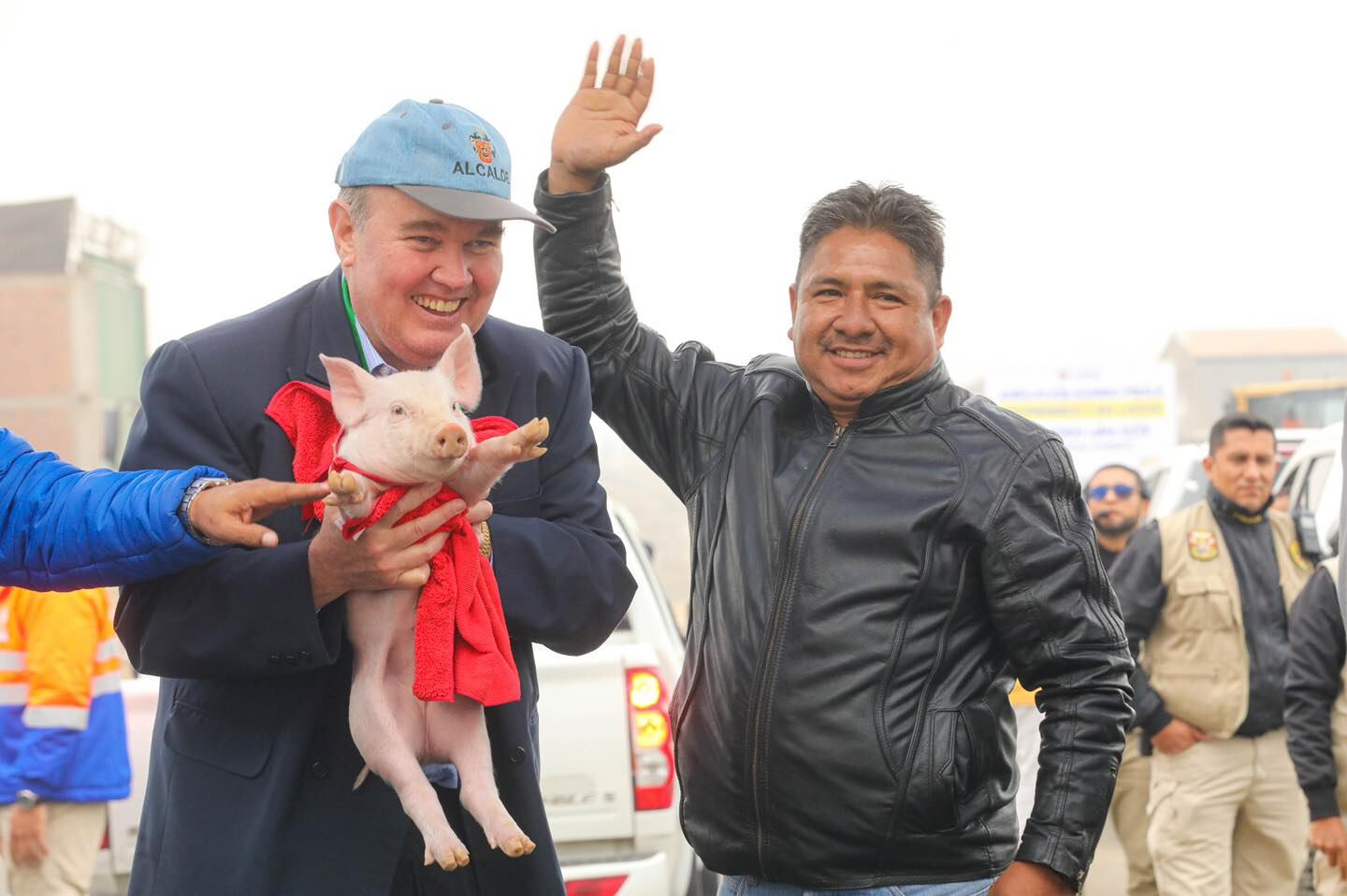 El propio Rafael López Aliaga compartió en redes el video del regalo del cerdito: “Porkycito, el verdadero heredero”, escribió en tono de broma. - Crédito: Facebook / Rafael López aliaga