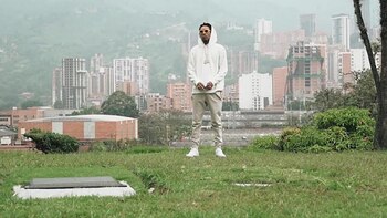 El rapero visitó la tumba