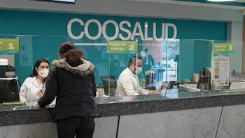 Pulso por el control de Coosalud: fallo suspende intervención y desata pelea por quién maneja la EPS con millones de afiliados