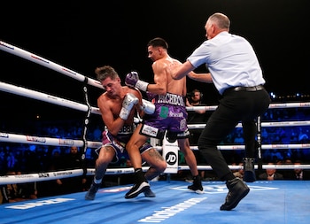 El boxeador logró ganar su pelea con un nocaut. (Reuters/Ed Sykes)