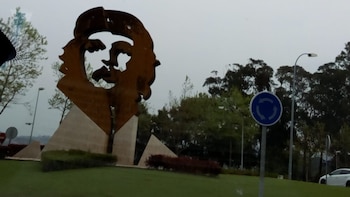 El municipio más rico de Galicia tiene una escultura de 8 metros del Che Guevara, la única en España: “Los fachas no tienen nada que hacer aquí”