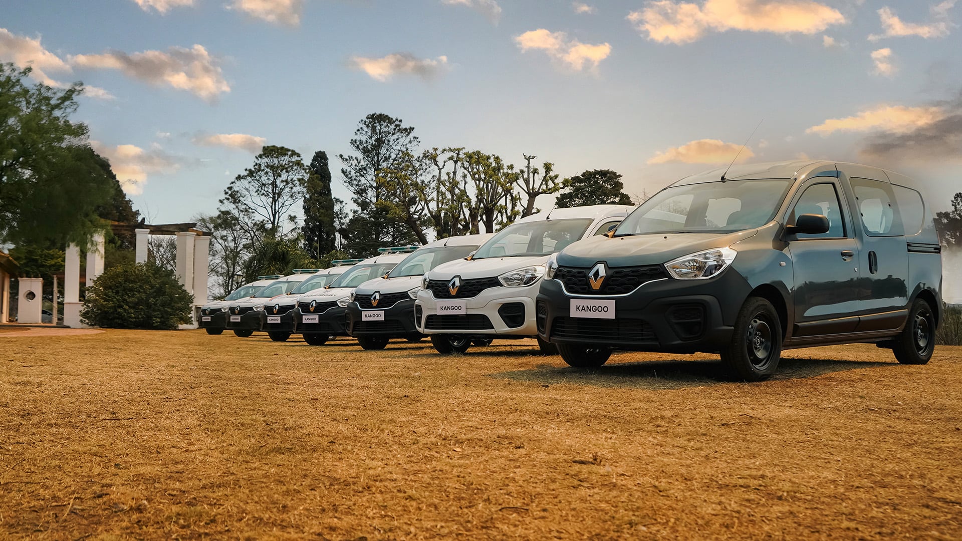 Mientras espera por la nueva pickup Niágara, Renault se quedó fabricando únicamente los furgones Kangoo en Córdoba.