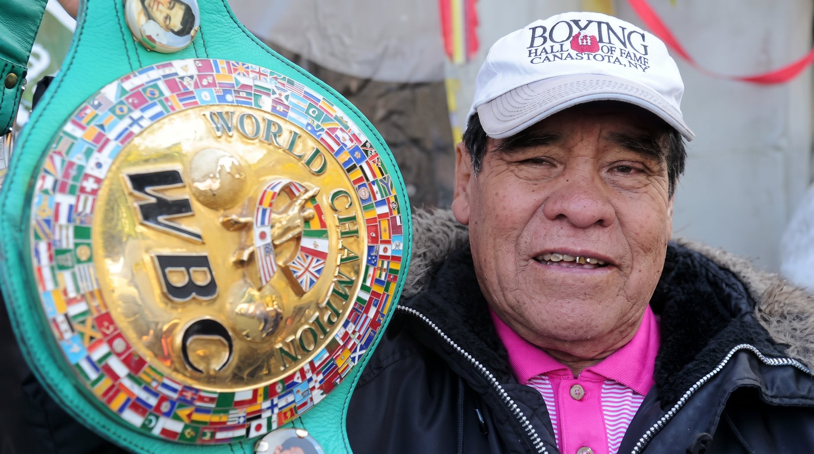 Rubén “Púas” Olivares, leyenda del boxeo, ofrece terrenos y recuerdos de su carrera para costear cirugía y recuperar la vista