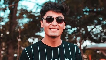 Toniel tiene 20 años y