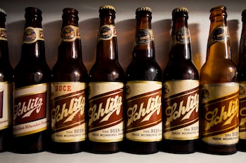 Wisconsin Brewing Company producirá el último lote de Schlitz el 23 de mayo en Verona, y habrá una venta limitada el 27 de junio (AP)