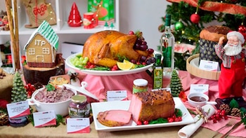 Cada canasta navideña está llena