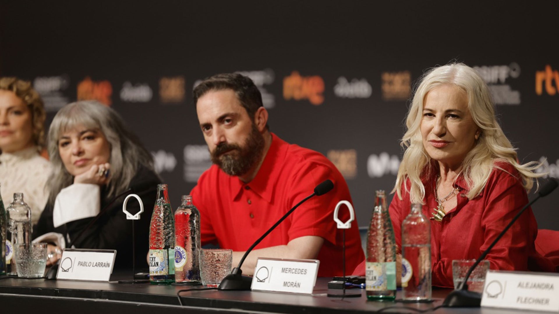 Mariana Enriquez, Pablo Larrain y Mercedes Morán durante la conferencia de prensa de presentación de 'Mis muertos tristes' en San Sebastián