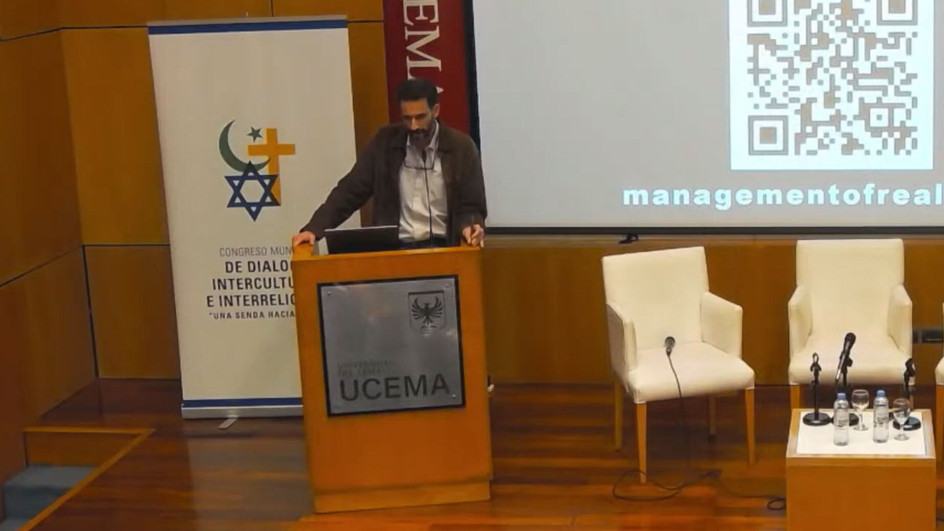 Francisco Gil White disertó sobre antisemitismo en la Universidad del CEMA