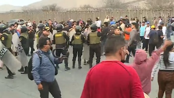 Transportistas bloquean la avenida Gambeta