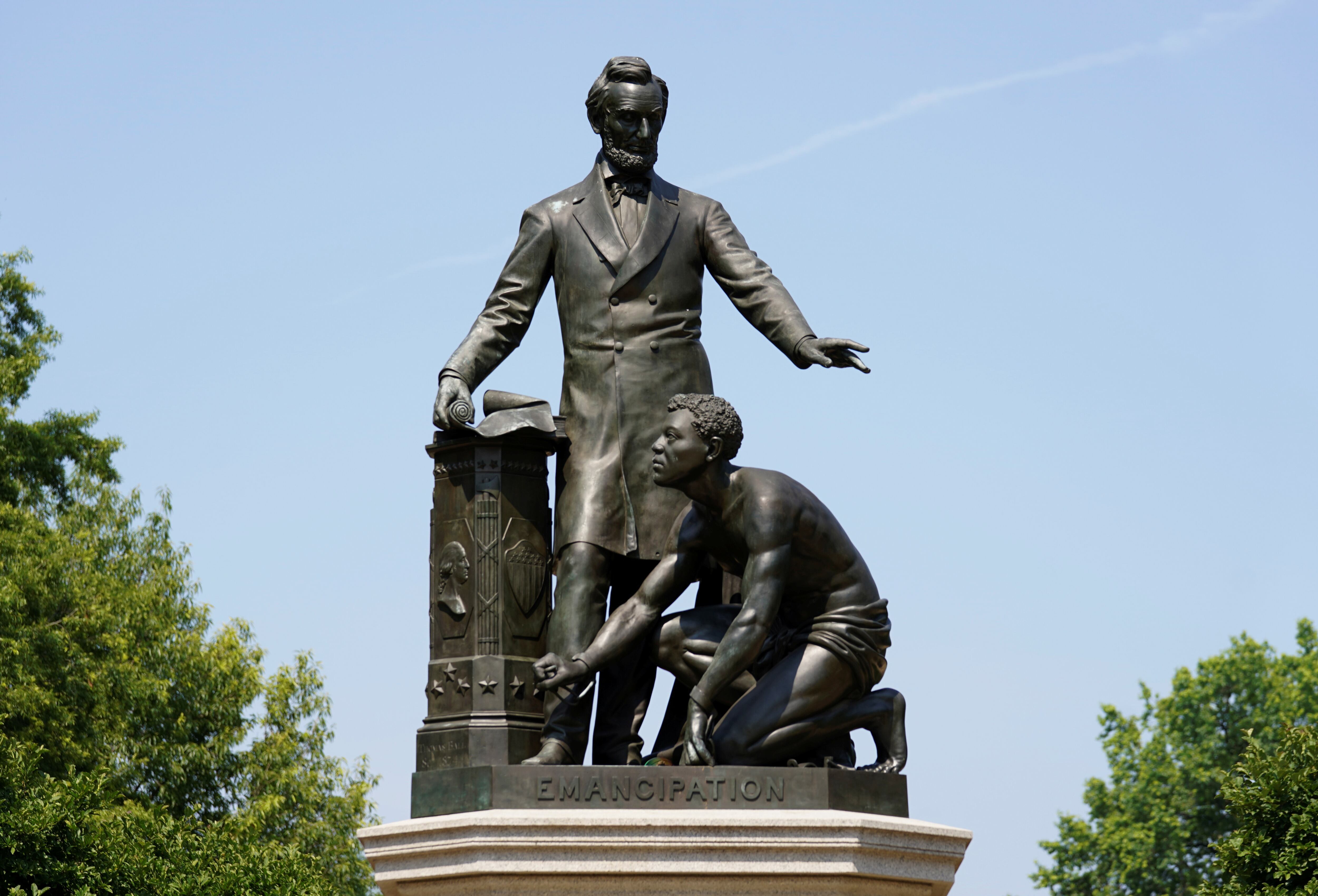 Ken Griffin pagó 13,7 millones de dólares por una copia de la 13ª Enmienda firmada por Lincoln, superando las estimaciones de Sotheby’s - (REUTERS)