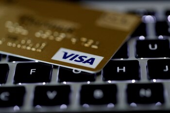 Visa y MasterCard deben dejar
