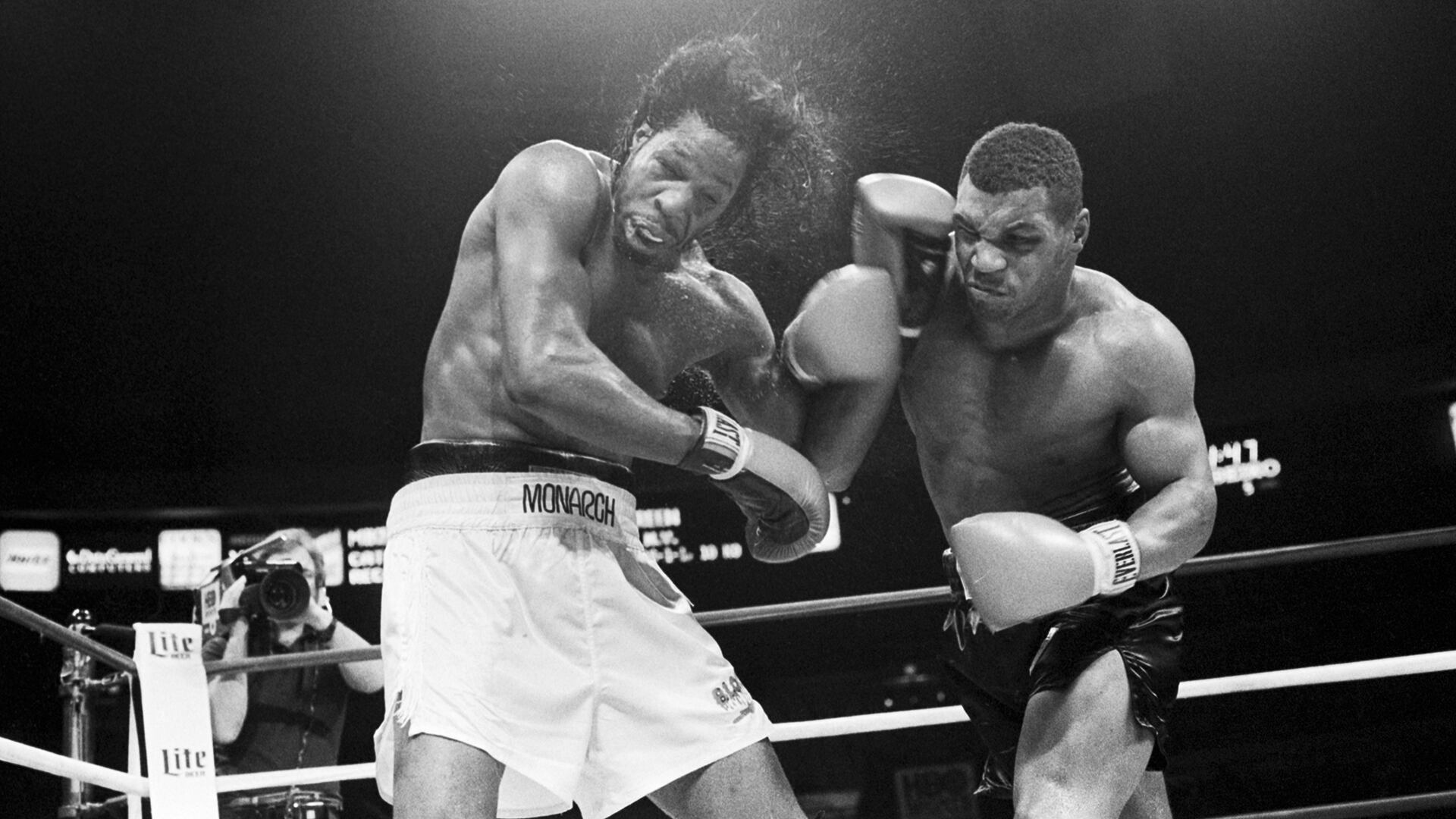 El duelo entre Green y Tyson arriba del ring. Luego, el encono se trasladó a las calles de Harlem (Getty Images)