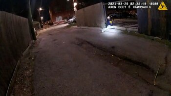 Adam Toledo yace herido en