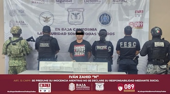 Detenido en Ensenada con granada y otros ilícitos. Crédito: SSCBC