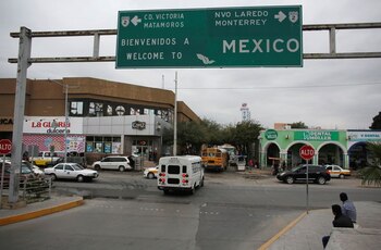 FOTO DE ARCHIVO: Puente internacional