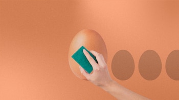 ¿Se debe lavar el huevo