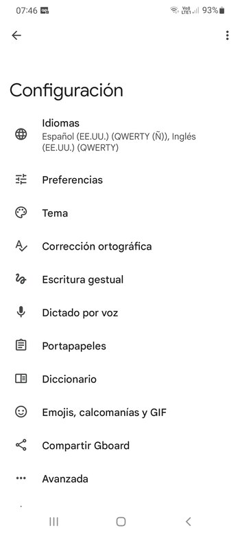 Se puede elegir el tema de los chats desde el menú de configuración (GBoard)