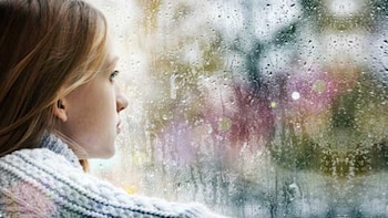 Los días lluviosos y nublados están socialmente asociados a la tristeza y la melancolía.