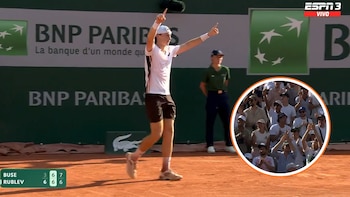 Ignacio Buse pone al público de pie en Roland Garros: puntazo antológico ante Andrey Rublev en una acción inalcanzable