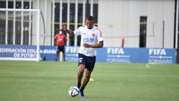 Hárold Preciado dresses up as