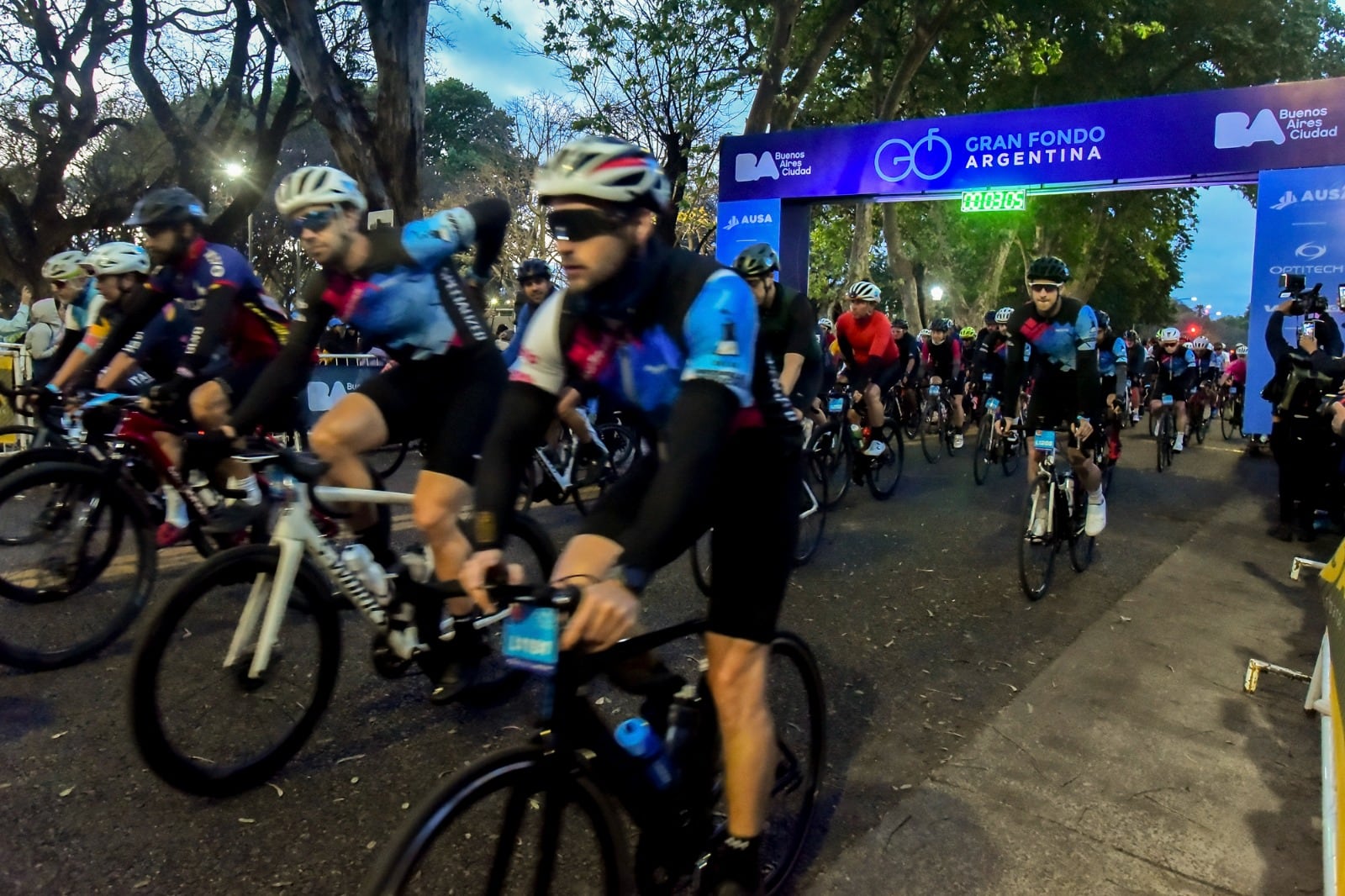 Las restricciones de circulación se aplican en los sectores alcanzados por el recorrido y se levantarán de forma paulatina después del paso de los ciclistas (Gran Fondo Argentina)