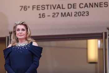 Catherine Deneuve posa a su