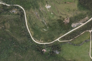 Tras un riguroso análisis técnico y jurídico, la Corporación negó a la embotelladora INDEGA S.A.S. el uso de los 3 pozos del predio San José y prorrogó el permiso a los 4 del predio Los Cerritos en la vereda Santa Elena del municipio La Calera. - crédito CAR