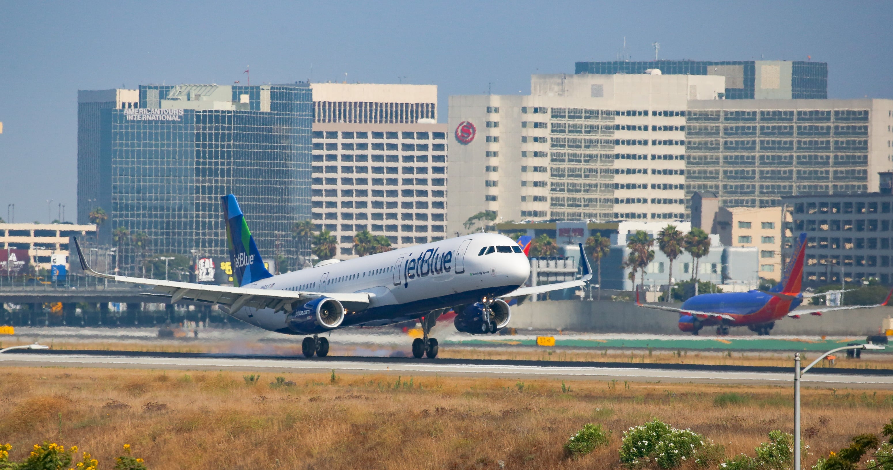 El proyecto de transporte automatizado del aeropuerto de Los Ángeles vuelve a sufrir demoras