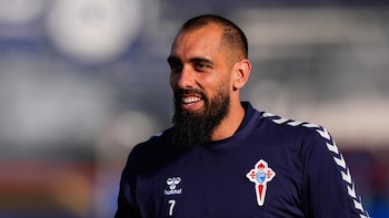 El delantero del RC Celta Borja Iglesias estará seis semanas de baja por una lesión en el sóleo
