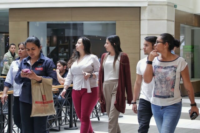 Fenalco Bogotá Cundinamarca prevé que Amor y Amistad impulse las ventas del tercer trimestre en Bogotá en sectores como restaurantes, víveres, licores, entretenimiento y productos de belleza - crédito Colprensa