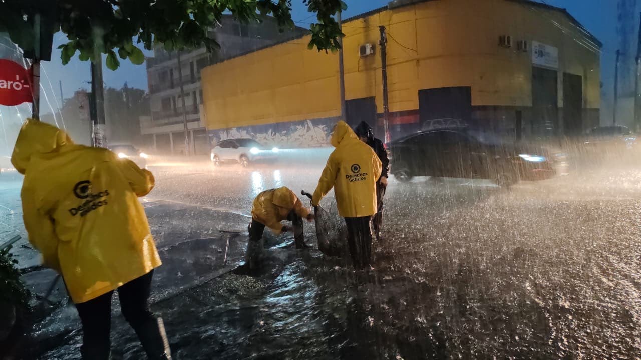 Según el MARN, el patrón podría repetirse el domingo con menor intensidad en la zona oriental y mayor actividad en áreas centrales y occidentales. (Cortesía: Alcaldía de San Salvador)