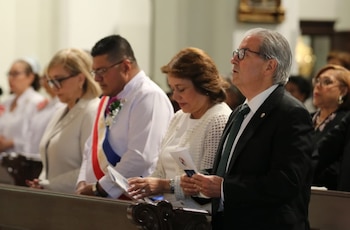 Fernando Boyd Galindo, ministro de Salud, reconoció la labor de las enfermeras.