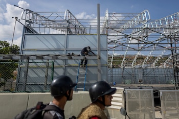 Venezuela reanuda operaciones de carga en su principal aeropuerto tras cierre por sismos