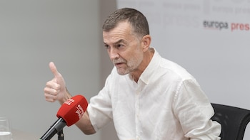 Maíllo carga contra Robles por su reunión con el Rey sin Sánchez: "Parece la ministra" de Felipe VI