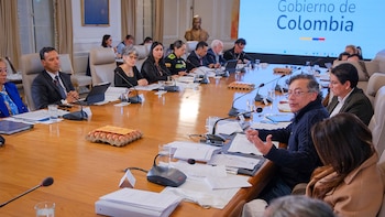 Petro propone quitar licencias a EPS quebradas para proteger pago de deudas a hospitales: “Si se liquidan no pagan”