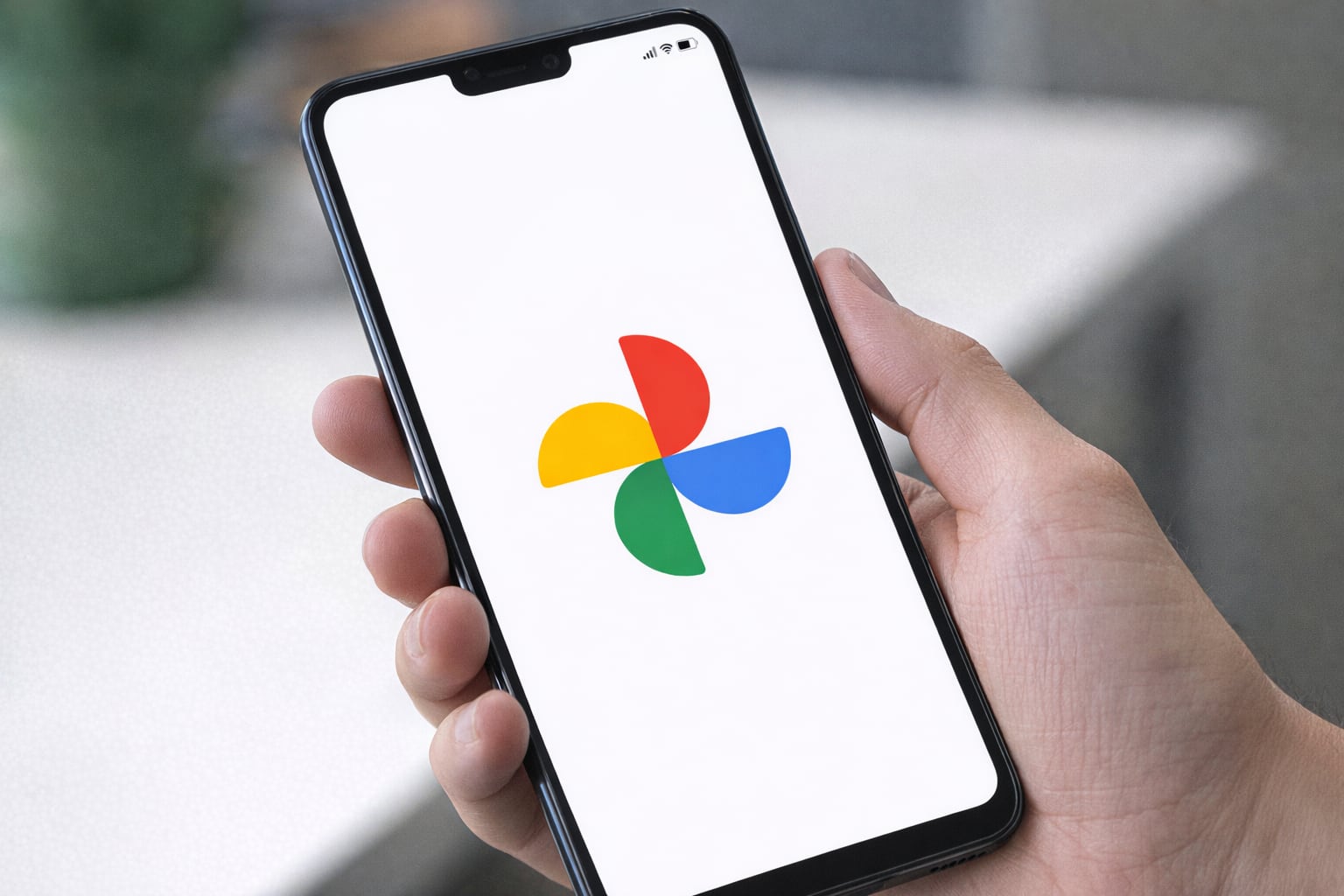Cuida tus fotos más privadas con esta opción de Google Fotos: quedan protegidas con tu huella