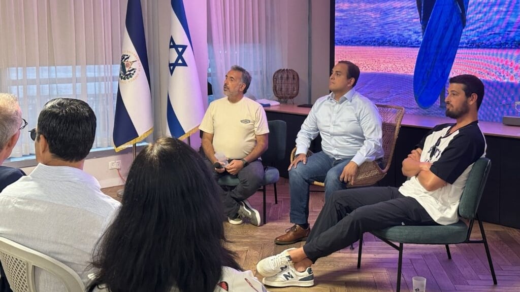 En el club náutico de la marina local, entrenadores israelíes relataron sus experiencias en costas centroamericanas y dejaron una pista sobre qué cambió en los servicios para viajeros (Foto cortesía Ministerio de Relaciones Exteriores)